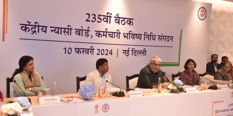 कर्मचारी भविष्य निधि संगठन के केन्द्रीय न्यासी बोर्ड (सीबीटी) ने वित्तीय वर्ष 2023-24 के लिए ईपीएफ ग्राहकों के लिए 8.25 प्रतिशत ब्याज दर की सिफारिश की