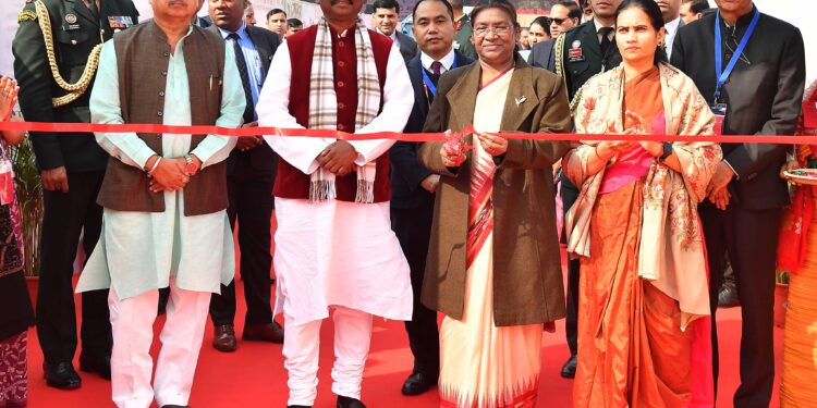 हम सभी का प्रयास होना चाहिए कि हम समाज के सभी लोगों, खासकर वंचित वर्गों के सतत विकास और सर्वांगीण विकास के लिए प्रौद्योगिकी का उपयोग करें : राष्ट्रपति