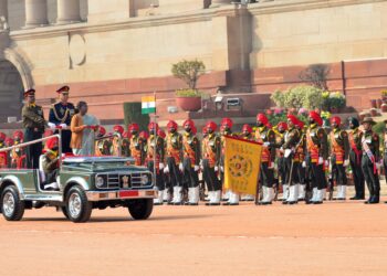 राष्ट्रपति श्रीमती द्रौपदी मुर्मू  बनीं आर्मी गार्ड बटालियन की अदला-बदली और औपचारिक परिवर्तन की  साक्षी
