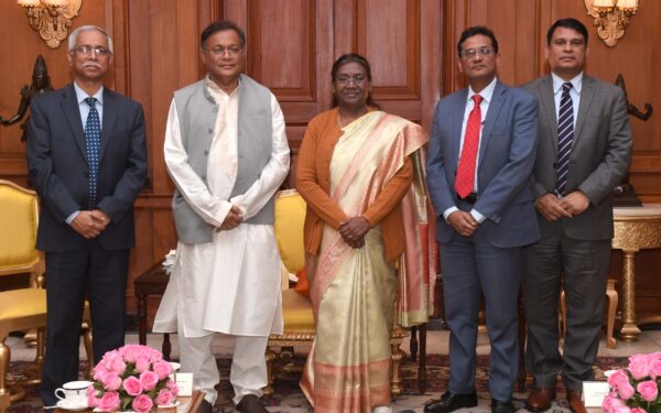 एक मजबूत, स्थिर और समृद्ध बांग्लादेश भारत के हित में है और संबंधों को आगे बढ़ता देखने के लिए दोनों पक्षों में अपार राजनीतिक इच्छाशक्ति है : राष्ट्रपति