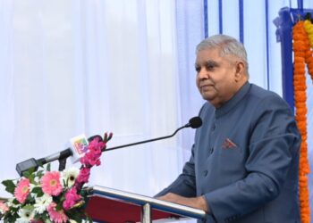 लड़कियां भारत के विकास को परिभाषित कर रही हैं : उपराष्ट्रपति