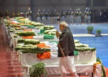 प्रधानमंत्री ने पुलवामा में शहीद हुए बहादुर जवानों को श्रद्धांजलि अर्पित की