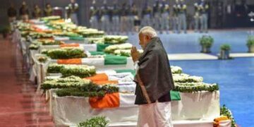 प्रधानमंत्री ने पुलवामा में शहीद हुए बहादुर जवानों को श्रद्धांजलि अर्पित की