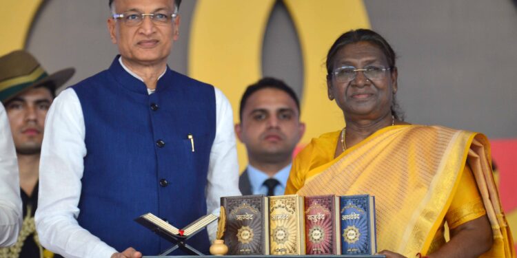 हमारे देश की धरती महर्षि दयानंद सरस्वती जैसी अद्भुत विभूतियों के जन्म से हुई धन्य : राष्ट्रपति