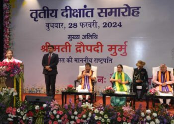 युवाओं के पास न केवल सुनहरे भविष्य को बनाने की अपार संभावनाएं हैं बल्कि साथ ही उनके लिए परिस्थितियां भी अनुकूल हैं : राष्ट्रपति