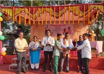 स्‍कूलों के लिए फुटबॉल कार्यक्रम के अंतर्गत ओडिशा के 17 जिलों के 1260 स्कूलों में 6848 फुटबॉल किए गए वितरित 