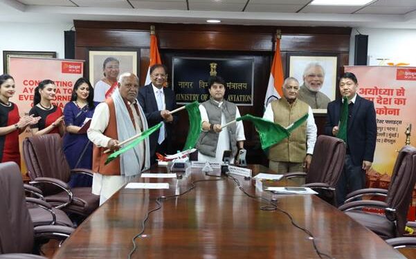केंद्रीय नागरिक उड्डयन और इस्पात मंत्री श्री ज्योतिरादित्य एम सिंधिया ने अयोध्या से 8 नई उड़ानों को झंडी दिखाई