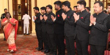 सीपीडब्ल्यूडी के सहायक एग्जीक्यूटिव इंजीनियरों ने राष्ट्रपति से मुलाकात की