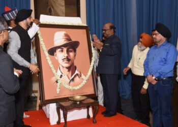 शहीद दिवस के अवसर पर राज्यपाल बोस ने स्वतंत्रता संग्राम के शहीदों को की श्रद्धांजलि अर्पित