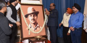 शहीद दिवस के अवसर पर राज्यपाल बोस ने स्वतंत्रता संग्राम के शहीदों को की श्रद्धांजलि अर्पित