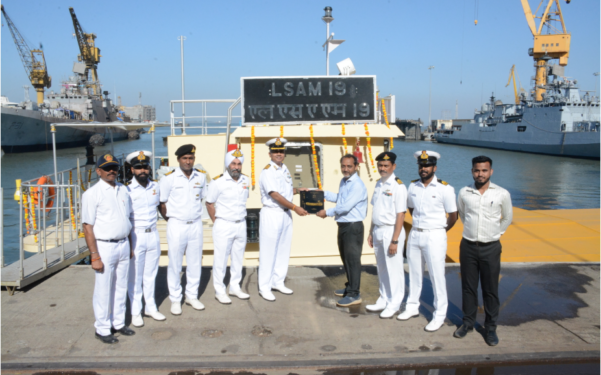 भारतीय नौसेना के लिए 11 एक्स एसीटीसीएम के 5वें बार्ज ‘एम्युनिशन कम टॉरपीडो कम मिसाइल बार्ज, एलएसएएम 19’ (यार्ड 129) की हुई डिलीवरी