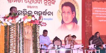 भारत की राष्ट्रपति ने महिमा पंथ की एक बैठक को संबोधित किया