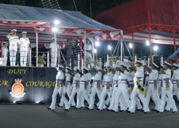 आईएनएस चिल्का में 02/23 बैच के अग्निवीरों की पासिंग आउट परेड की गई आयोजित