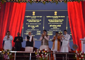 “केंद्र सरकार देश के शेष भागों के समान ही पश्चिम बंगाल में भी रेलवे के आधुनिकीकरण के लिए प्रयासरत” : प्रधानमंत्री