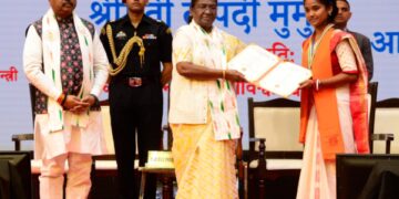 सत्य बोलना, सदाचारपूर्ण व्यवहार करना, स्वाध्याय में लापरवाही न करना, कर्तव्य से विमुख न होना तथा शुभ कार्यों के प्रति सचेत रहना विद्यार्थियों का संकल्प होना चाहिए : राष्ट्रपति