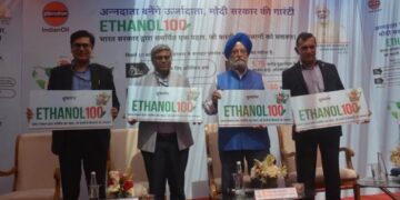 पेट्रोलियम मंत्री हरदीप एस पुरी ने इथेनॉल 100 ईंधन जारी (लॉन्च) किया