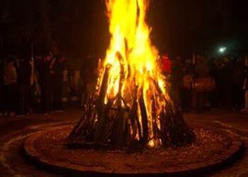 होलिका दहन में करें ये छोटे उपाय जो दे सकते है बड़ी खुशियां