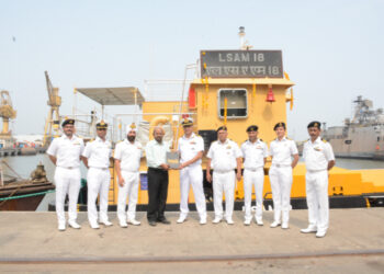 11x गोला बारूद के साथ मिसाइल बार्ज नौका को सौंपा गया नौसेना डॉकयार्ड में