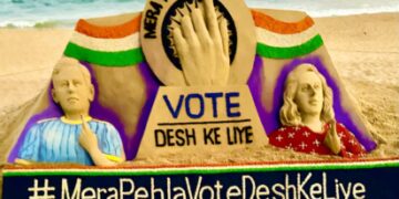 पुरी समुद्र तट पर सुदर्शन पटनायक द्वारा बनाई गई रेत की कलाकृति”मेरा पहला वोट देश के लिए” अभियान को एक नया आयाम दे रही है