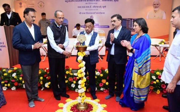 सूक्ष्म, लघु एवं मध्यम उद्यम मंत्री श्री नारायण राणे ने मुंबई के साकी नाका में बहुउद्देशीय प्रदर्शनी-सह-सम्मेलन केंद्र की आधारशिला रखी