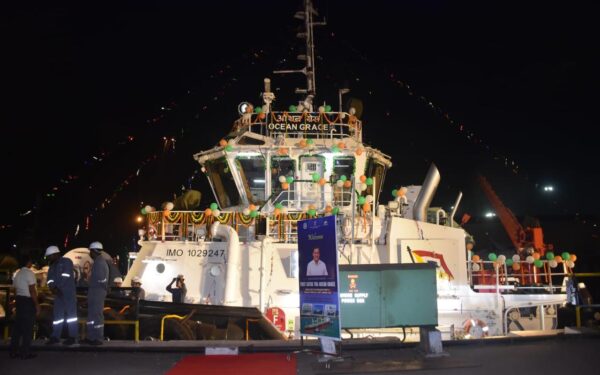 सर्बानंद सोनोवाल ने पहली बार मेड-इन-इंडिया एएसटीडीएस टग (बड़े जहाजों को खिंचने वाली छोटी नाव) राष्ट्र को समर्पित की