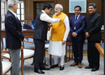 प्रधानमंत्री को प्रथम “मर्चेंट नेवी फ्लैग” लगाने के साथ हुई सप्ताह भर के राष्ट्रीय समुद्री समारोहों की शुरुआत