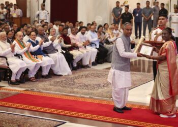 कर्पूरी ठाकुर जी को भारत रत्न एक ऐसी विभूति को सच्ची श्रद्धांजलि है, जिन्होंने अपना संपूर्ण जीवन सामाजिक न्याय और समानता के लिए समर्पित कर दिया : पीएम मोदी