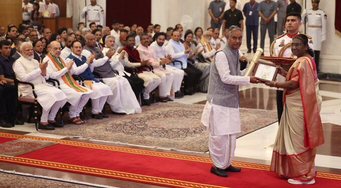 कर्पूरी ठाकुर जी को भारत रत्न एक ऐसी विभूति को सच्ची श्रद्धांजलि है, जिन्होंने अपना संपूर्ण जीवन सामाजिक न्याय और समानता के लिए समर्पित कर दिया : पीएम मोदी