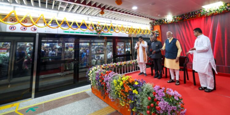 यह बड़े गर्व का पल है कि हावड़ा मैदान-एस्प्लेनेड मेट्रो खंड में हमारे देश की किसी प्रमुख नदी के नीचे पहली अंडर वाटर मेट्रो परिवहन सुरंग बनी है: प्रधानमंत्री