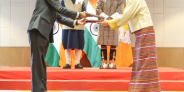 प्रधानमंत्री की भूटान के प्रधानमंत्री के साथ द्विपक्षीय बैठक और विभिन्न समझौता ज्ञापनों का हुआ आदान-प्रदान