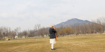 जम्मू-कश्मीर की अपनी यात्रा के दौरान भव्‍य शंकराचार्य पर्वत को प्रधानमंत्री ने दूर से किया नमन