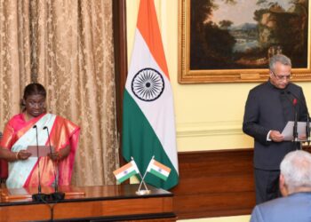 राष्ट्रपति ने न्यायमूर्ति अजय माणिकराव खानविलकर को दिलाई लोकपाल के अध्यक्ष पद की शपथ