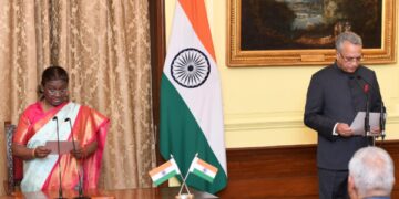 राष्ट्रपति ने न्यायमूर्ति अजय माणिकराव खानविलकर को दिलाई लोकपाल के अध्यक्ष पद की शपथ