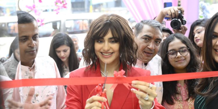 बॉलीवुड अभिनेत्री अदा शर्मा ने लाइमलाइट लैब ग्रोन डायमंड्स के दूसरे स्टोर का किया उद्घाटन