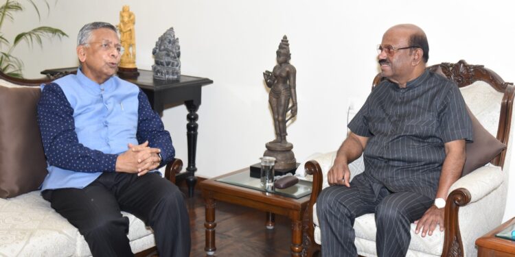 अटॉर्नी जनरल आर वेंकटरमणी ने राज्यपाल से की मुलाकात