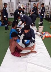 भारतीय तटरक्षक जहाज वीरा ने नौ घायल मछुआरों को बचाया