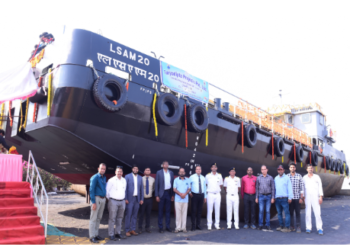 गोला बारूद की सुविधायुक्त टारपीडो सह मिसाइल बार्ज नौका एलएसएएम 20 (यार्ड 130) का हुआ  जलावतरण