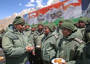 दीपावली का पहला दीया, होली का पहला रंग भारत के रक्षकों के नाम होना चाहिए : रक्षा मंत्री राजनाथ सिंह