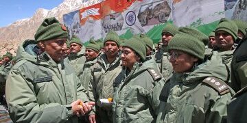 दीपावली का पहला दीया, होली का पहला रंग भारत के रक्षकों के नाम होना चाहिए : रक्षा मंत्री राजनाथ सिंह