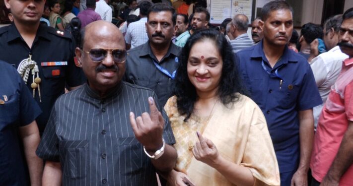 राज्यपाल डॉ सीवी आनंद बोस ने मतदान केंद्र तिरुवनंतपुरम में डाला अपना वोट, मतदान करने की अपील की