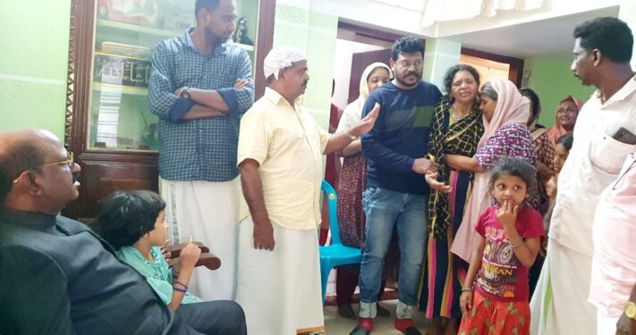 राज्यपाल ने शोक संतप्त सुश्री शारजा अनीश के घर जाकर उनकी मृत्यु पर शोक व्यक्त किया