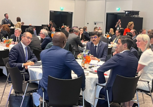 नीदरलैंड में जारी विश्व ऊर्जा सम्मेलन में एक मंत्रिस्तरीय गोलमेज सम्मेलन का हुआ आयोजन