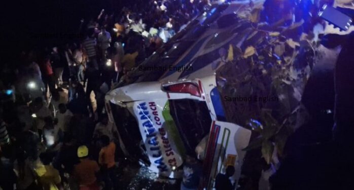 कोलकाता जा रही बस ओडिशा के जाजपुर में पुल से गिरी; 5 की मौत, 30 से अधिक घायल