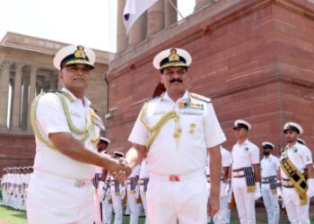 26वें नौसेना प्रमुख के रूप में एडमिरल दिनेश के त्रिपाठी ने  संभाली भारतीय नौसेना की कमान