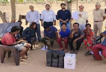 बुजुर्गों और विकलांग व्यक्तियों के लिए चुनाव आयोग ने  घर पर मतदान की शुरुआत की