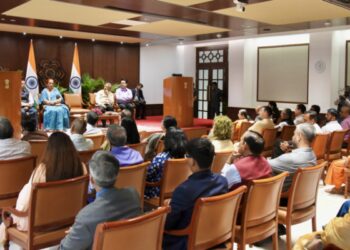 यह जानना सुखद है कि विशेषाधिकार प्राप्त लोगों को कानून के शासन को लेकर जवाबदेह बनाया गया है : उपराष्ट्रपति