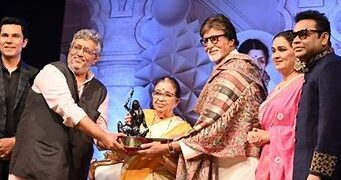 अमिताभ बच्चन को मिला लता दीनानाथ मंगेशकर पुरस्कार