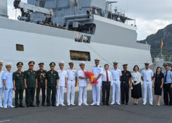 भारतीय नौसेना पोत INS किल्टन द्वारा वियतनाम की कैम रन खाड़ी (कैम रन बे) की यात्रा