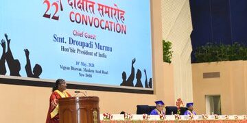 विशेषज्ञ डॉक्टरों को आपातकालीन रोगियों के प्रति संवेदनशील होना चाहिए ,उपचार में देरी से जान जा सकती है : राष्ट्रपति मुर्मू