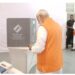 प्रधानमंत्री मोदी ने अहमदाबाद में किया मतदान